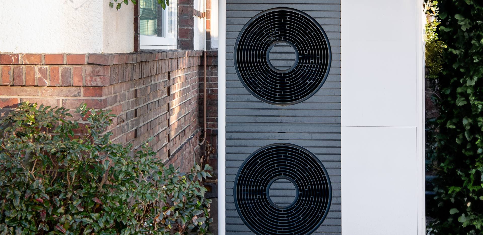 Wärmepumpe neben Gebäude. Foto: Stadt Oldenburg Wärmepumpe neben Gebäude. Foto: Stadt Oldenburg