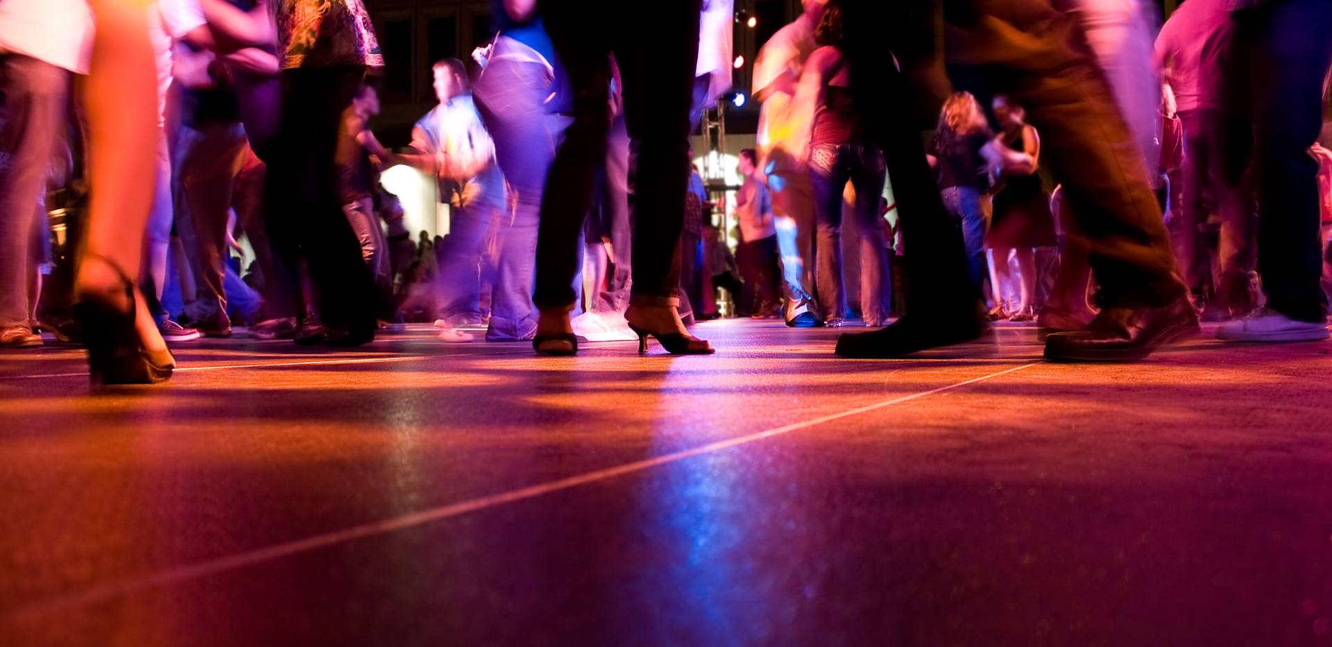 Gemeinsam Spaß am Tanzen haben Gemeinsam Spaß am Tanzen haben