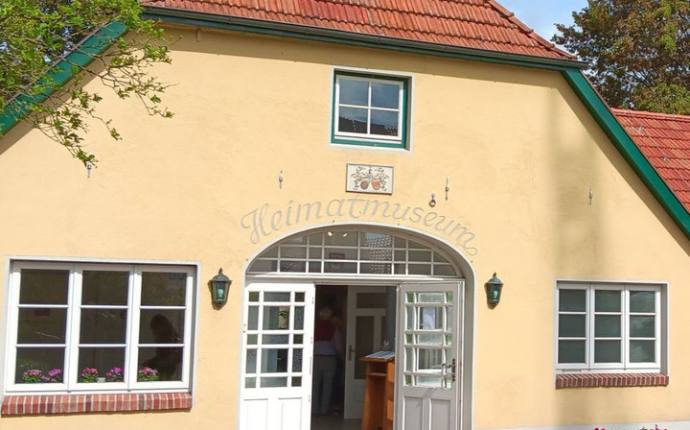 Zum Heimatmuseum nach Wiefelstede Zum Heimatmuseum nach Wiefelstede