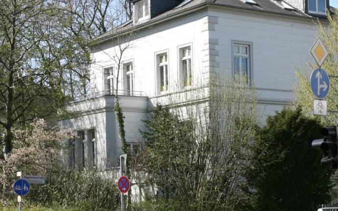 Ehemaliges Wohnhaus der Familie Reyersbach an der Roggemannstraße 1 in Oldenburg. Fotos: Fredo Behrens. Ehemaliges Wohnhaus der Familie Reyersbach an der Roggemannstraße 1 in Oldenburg. Fotos: Fredo Behrens.