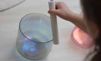 Sound Bath; Klangschalen Meditation; Sound Meditation; Klangreise; Entspannungskurs; Achtsamkeitstraining; Stressreduktion; Meditation für Erwachsene