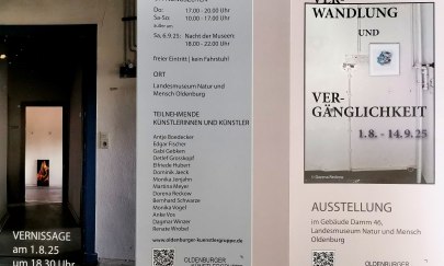 Das Foto zeigt den Flyer zur Ausstellung mit allen teilnehmenden KünstlerInnen. Das Foto zeigt den Flyer zur Ausstellung mit allen teilnehmenden KünstlerInnen.