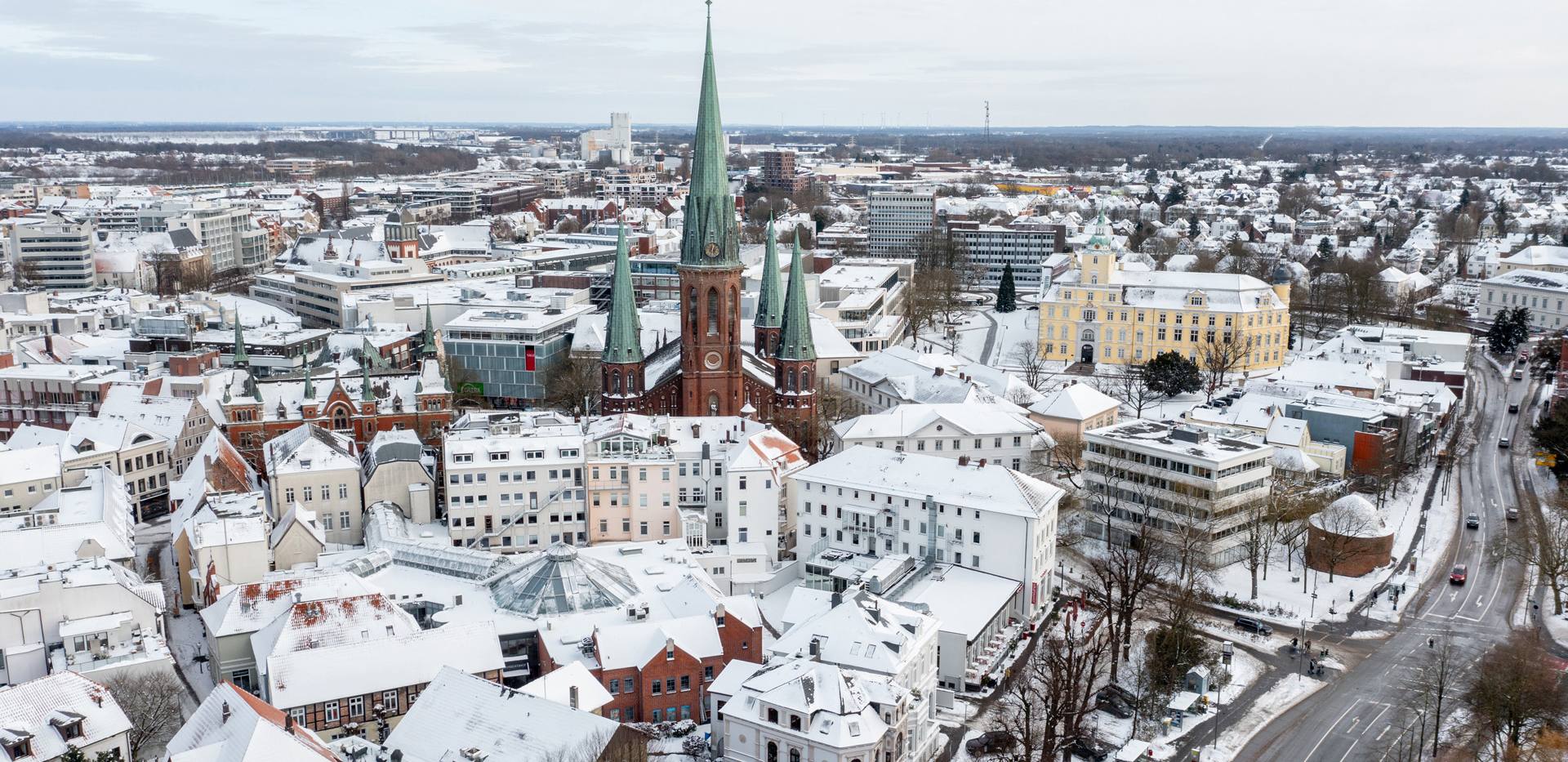 Oldenburg im Schnee Luftaufnahme Luftaufnahme der Oldenburger Innenstadt im Schnee