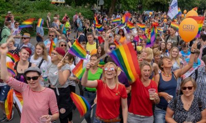 Demonstrantinnen und Demonstranten beim CSD 2018. Foto: Sascha St&uuml;ber