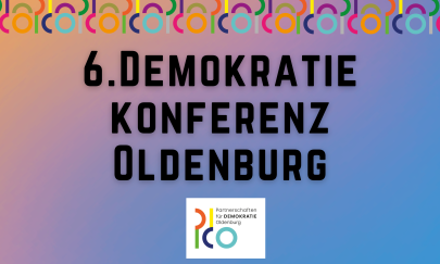 6. Demokratiekonferenz Oldenburg - Partnerschaften f&uuml;r Demokratie Oldenburg (schwarz auf blau-orangenem Hintergrund)