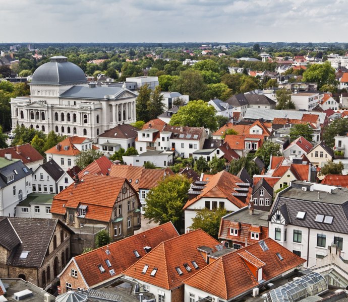 Luftblick über Oldenburg mit Blick auf die das Oldenburgische Staatstheater.