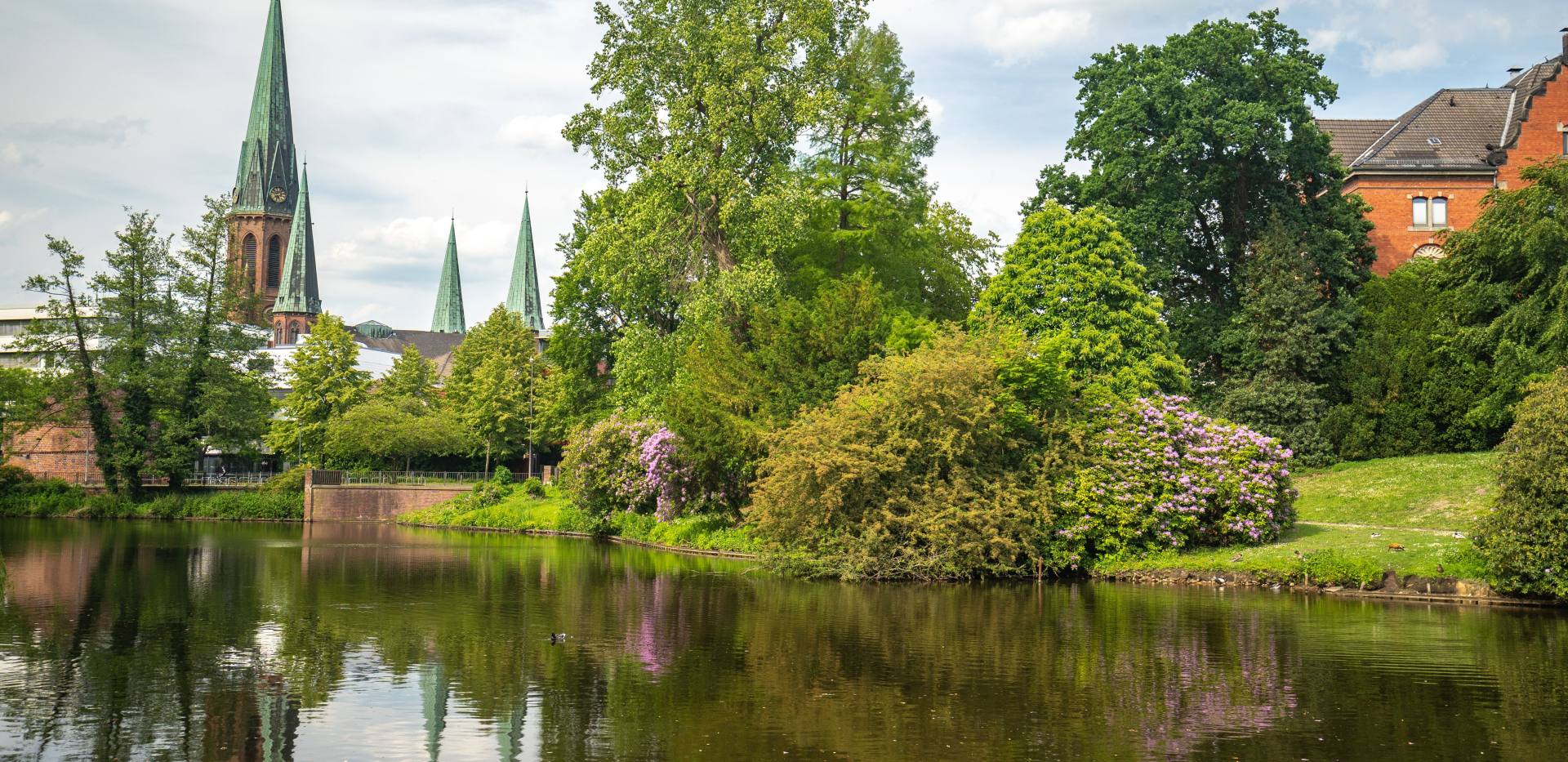 Blick über den Schlossgartenteich in Richtung Innenstadt.