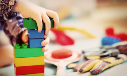 Kind beim Bauen Kind beim Bauen