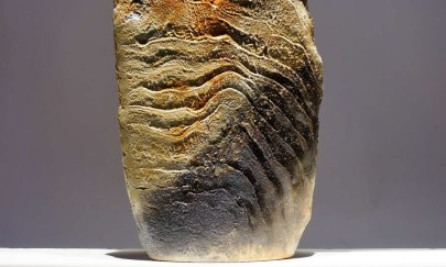 Auf dem Bild befindet sich eine Tonskulptur des K&uuml;nstlers Martin McWilliam.